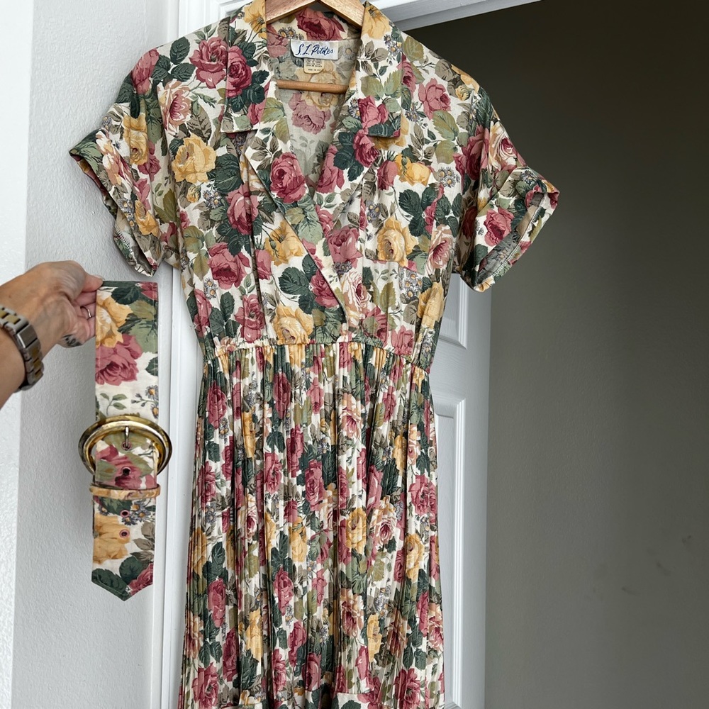 Vintage floral secretary dress with belt